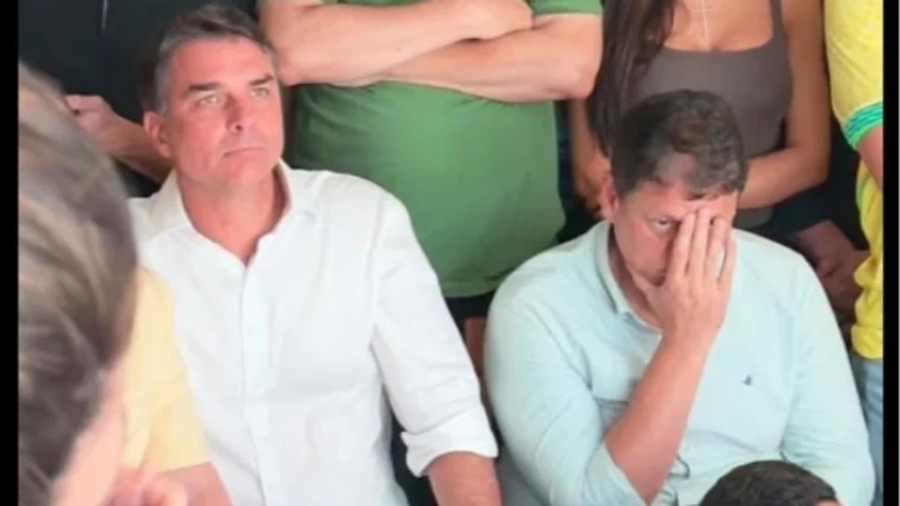 Fuga de Flávio Bolsonaro para os Estados Unidos foi planejada antes da derrota, diz jornal O Globo