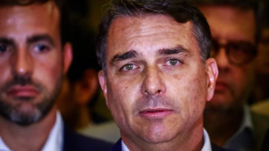 Covardia se aprende em casa, na família Bolsonaro